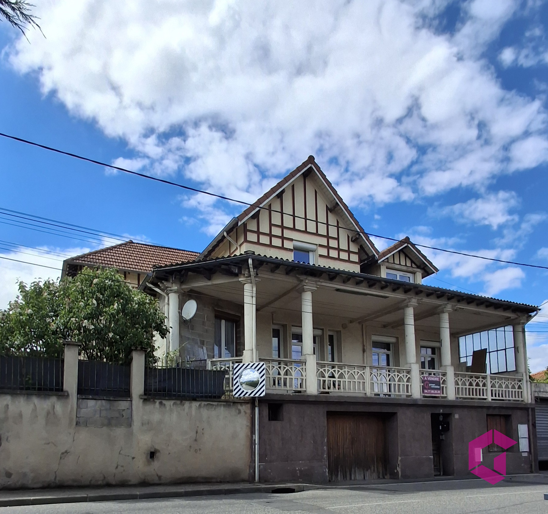 Appartement T4 de 96m2 et dépot de 100m2