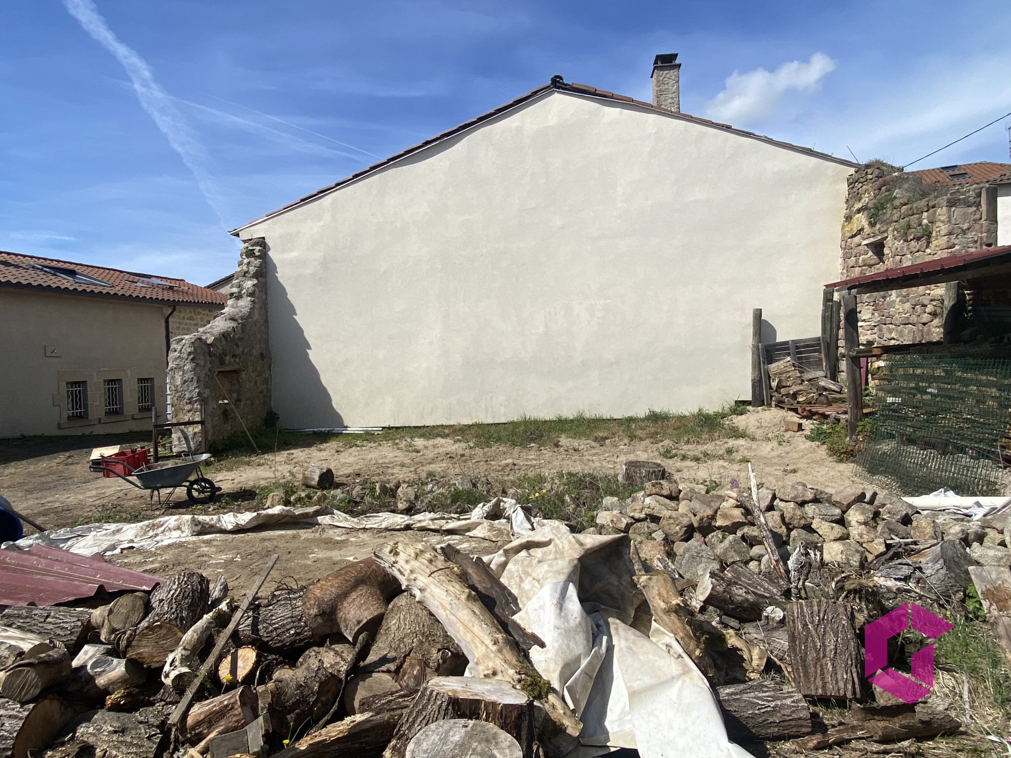 Maison en pierre de 177 m2 terrain de 130 m2 sur les hauteur