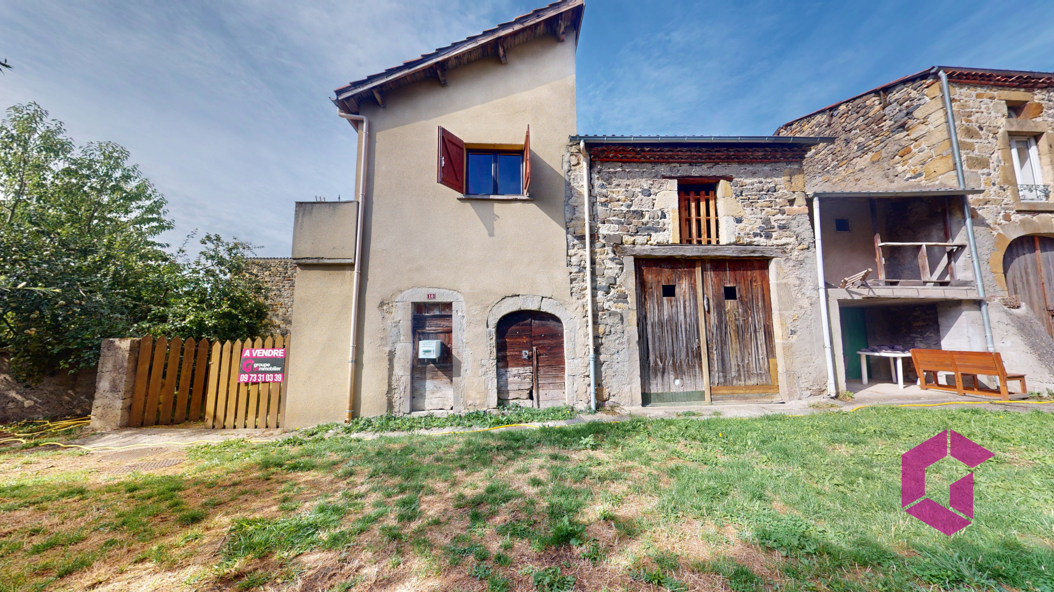 SAINT YVOINE- MAISON DE VILLAGE AVEC GRANGE, JARDIN ET CUVAG