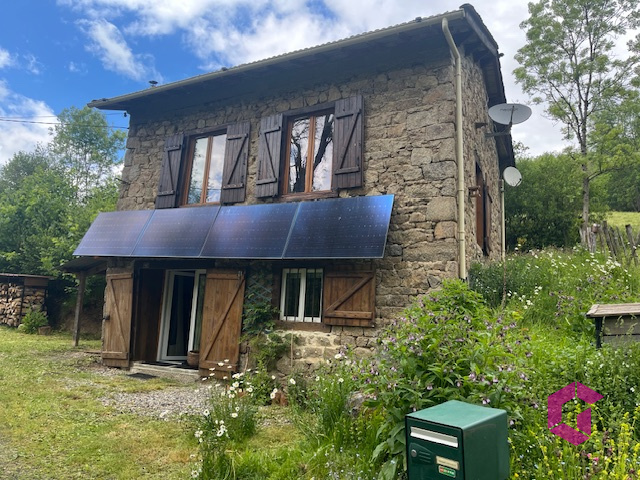 Maison en pierres entièrement rénovée proche Ambert