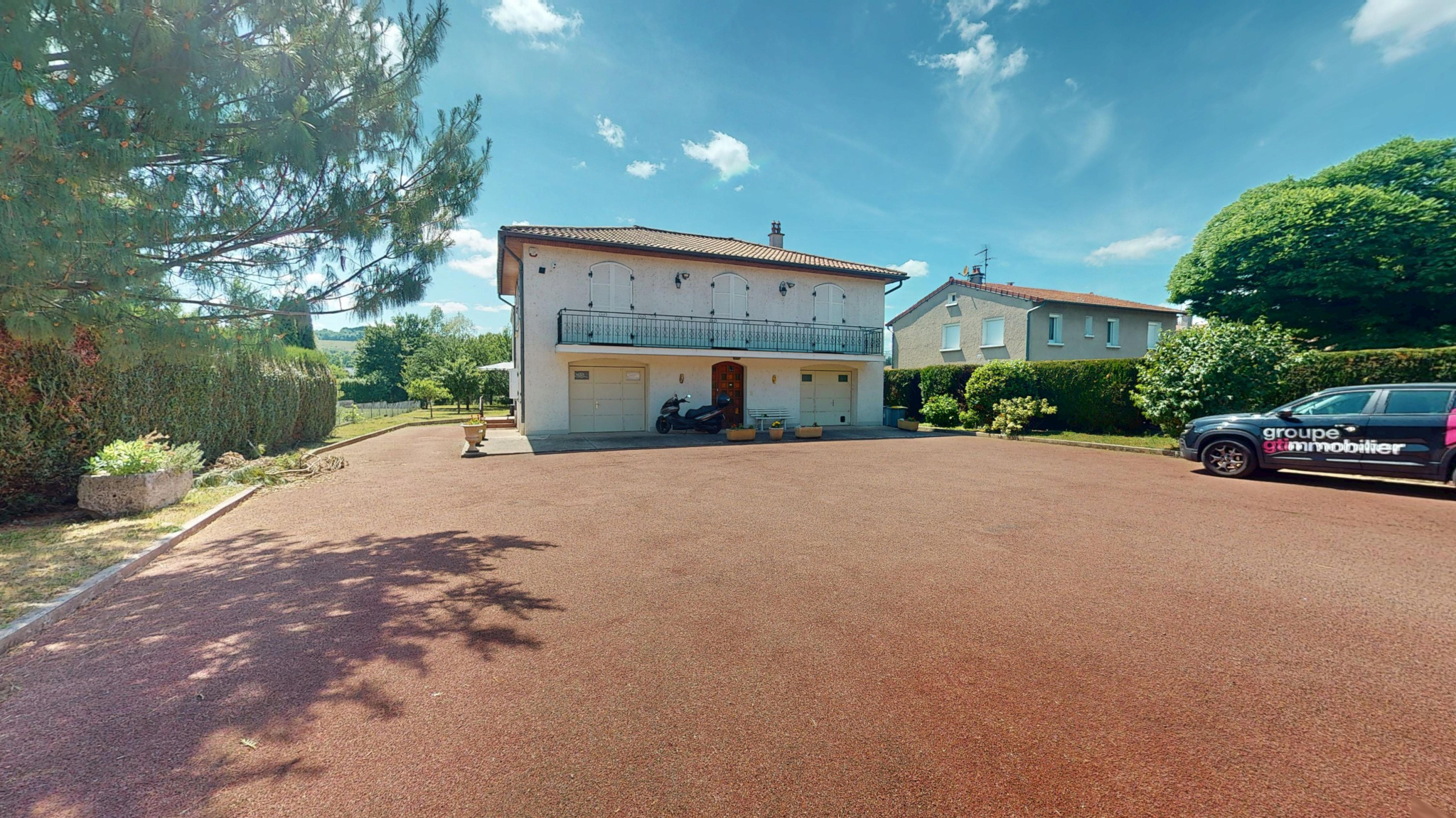 Maison cossue sur sous-sol complet , env 238 m2 , l'ensembl