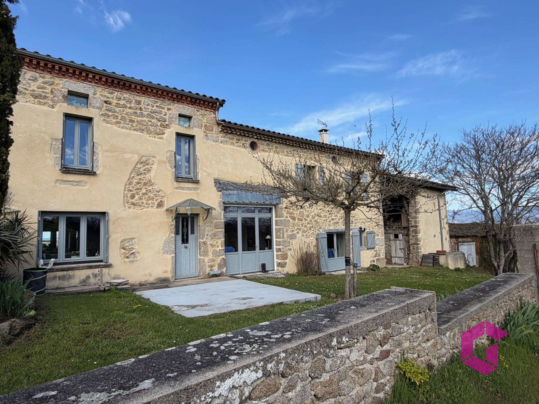 Ancienne ferme rénovée sans voisinage proche