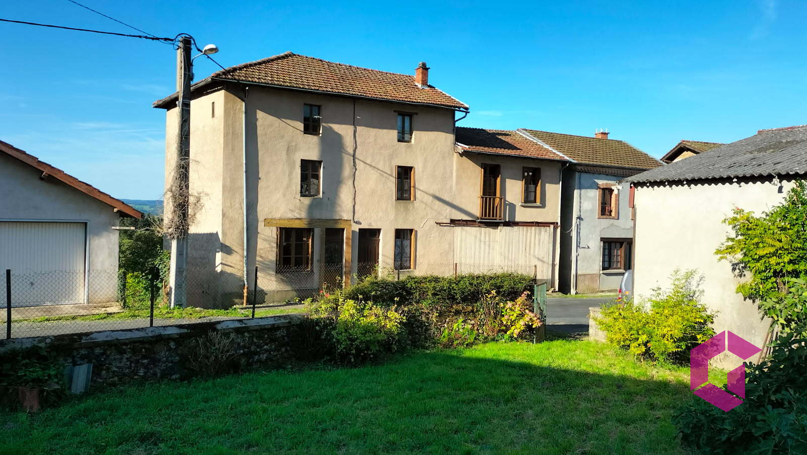 Deux maisons de bourg à rénover, garage, jardin attenant et