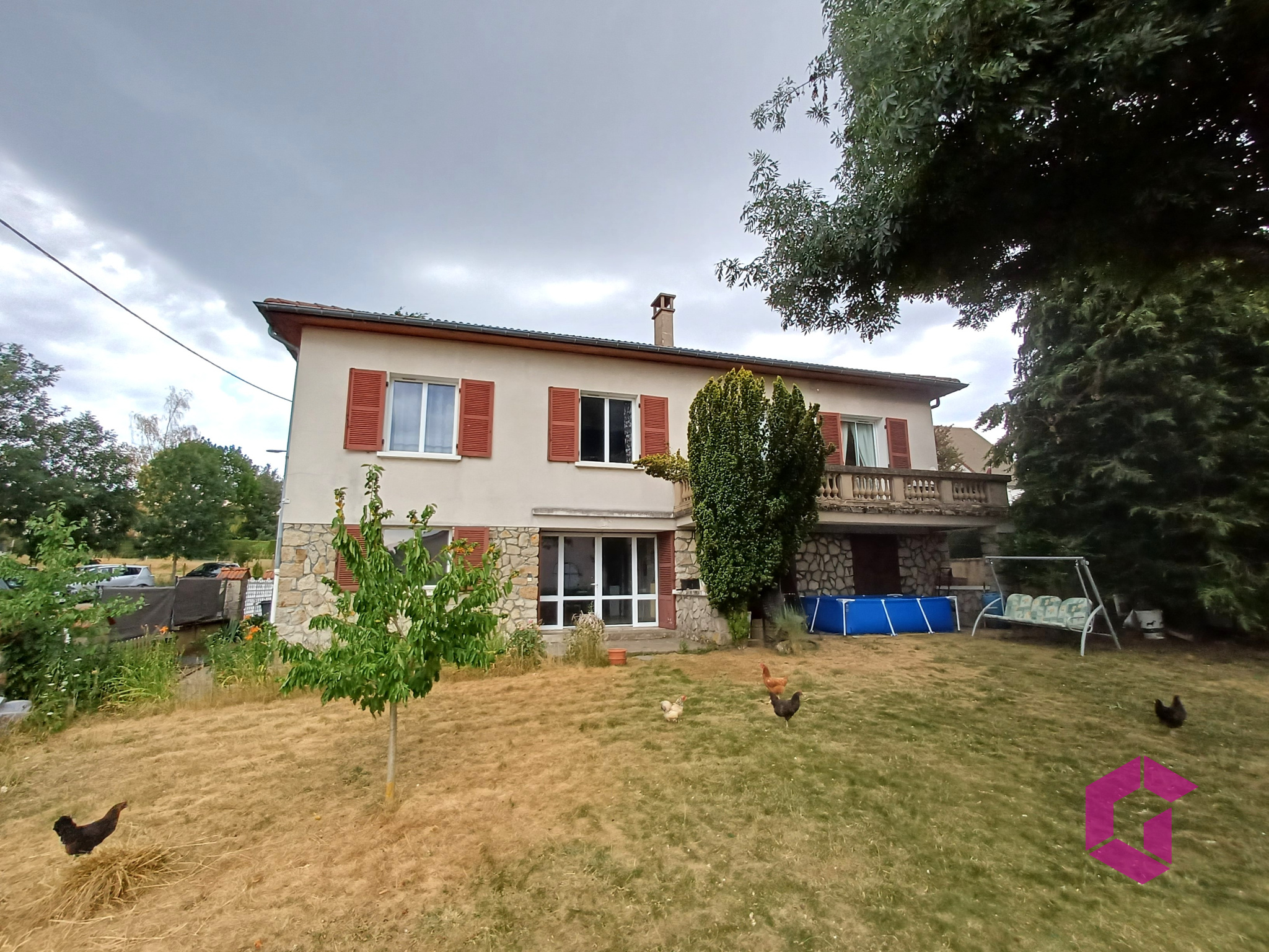 Maison sur sous sol complet et terrain attenant