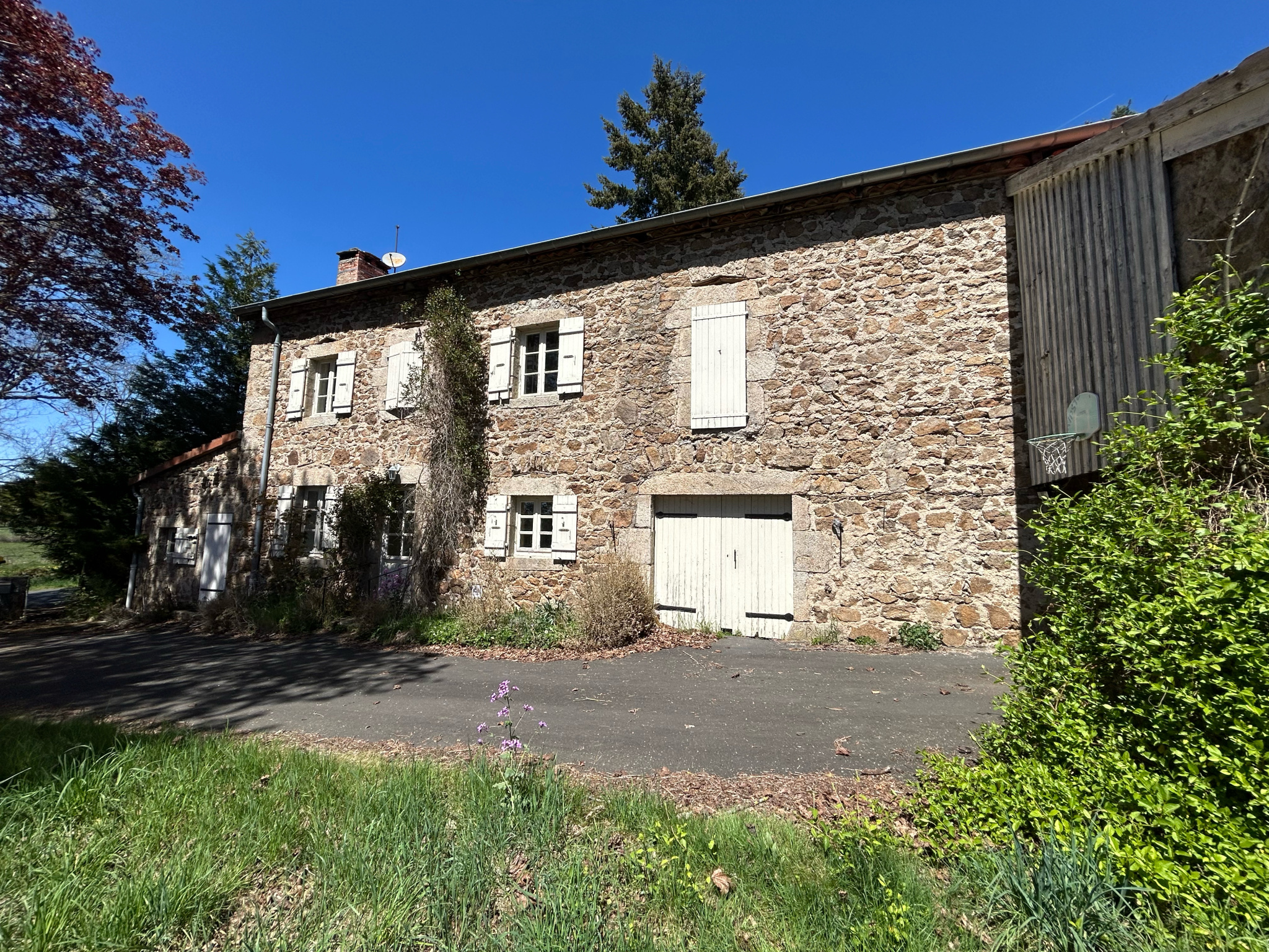 Ancienne ferme en pierres rénovée