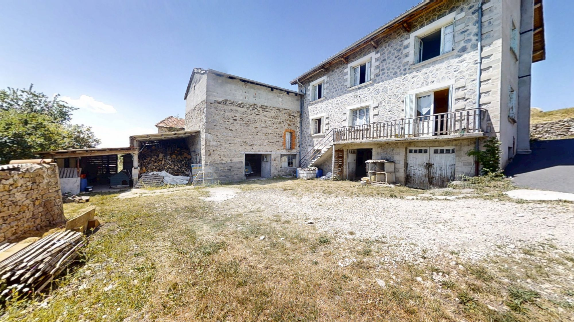 Maison en pierre à renover !