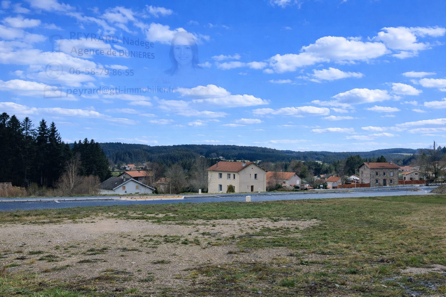 Terrain constructible 888 m2   Centre village