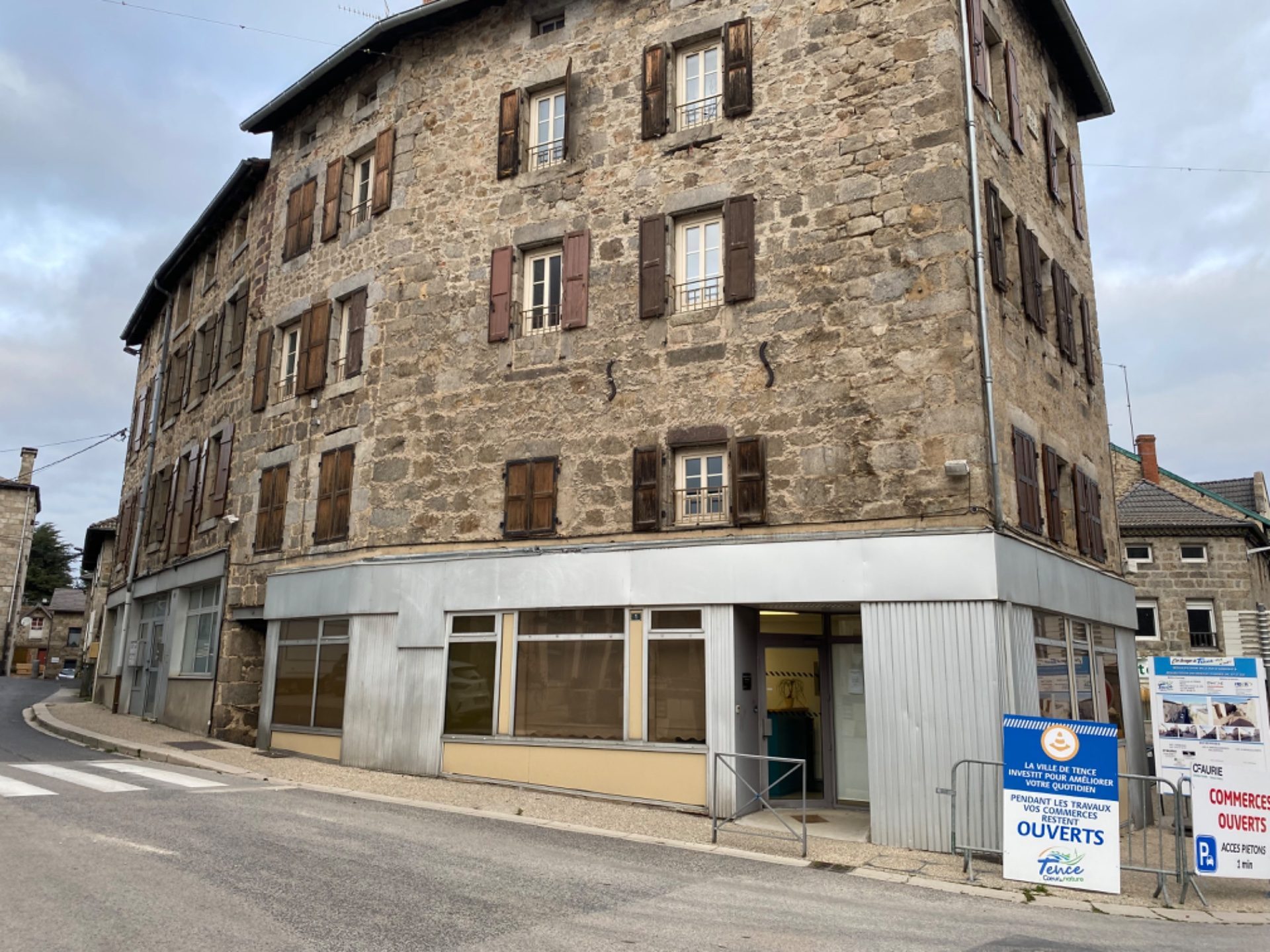 Local commercial en plein centre de Tence