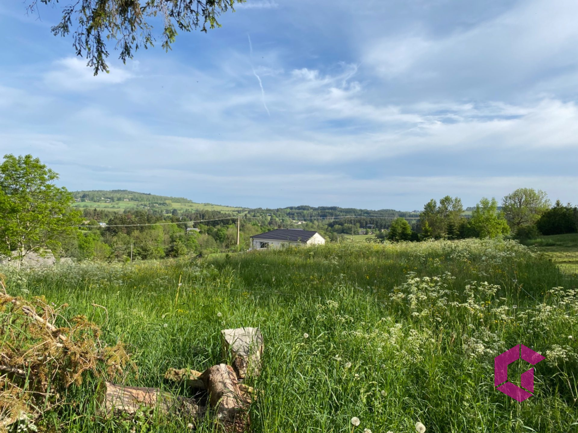 Terrain constructible d'environ 1300m2 avec vue sur le Lizie